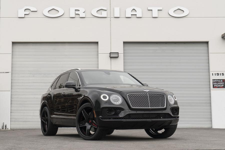  Bentley Bentayga on Forgiato Wheels (Classico-ECL) 2018 года  (фото 1 из 4)